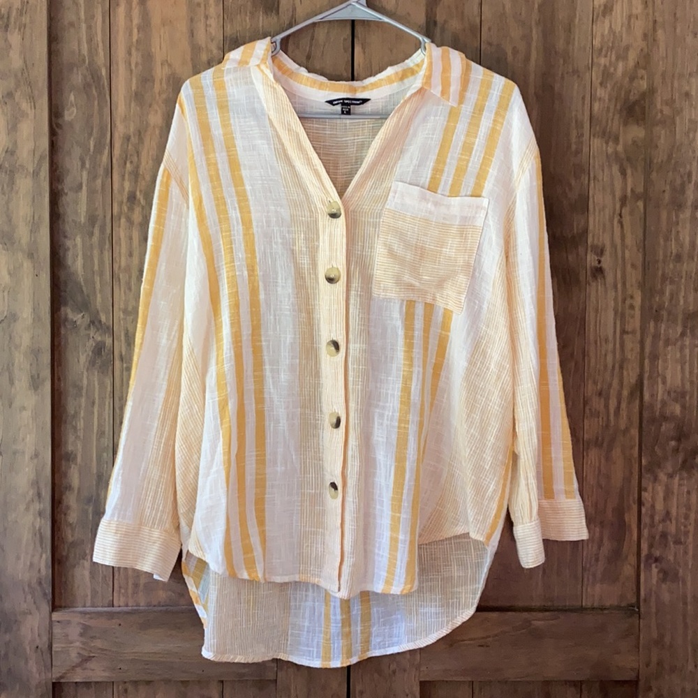 Unique Spectrum Linen Front-Button ShortSleeve Top